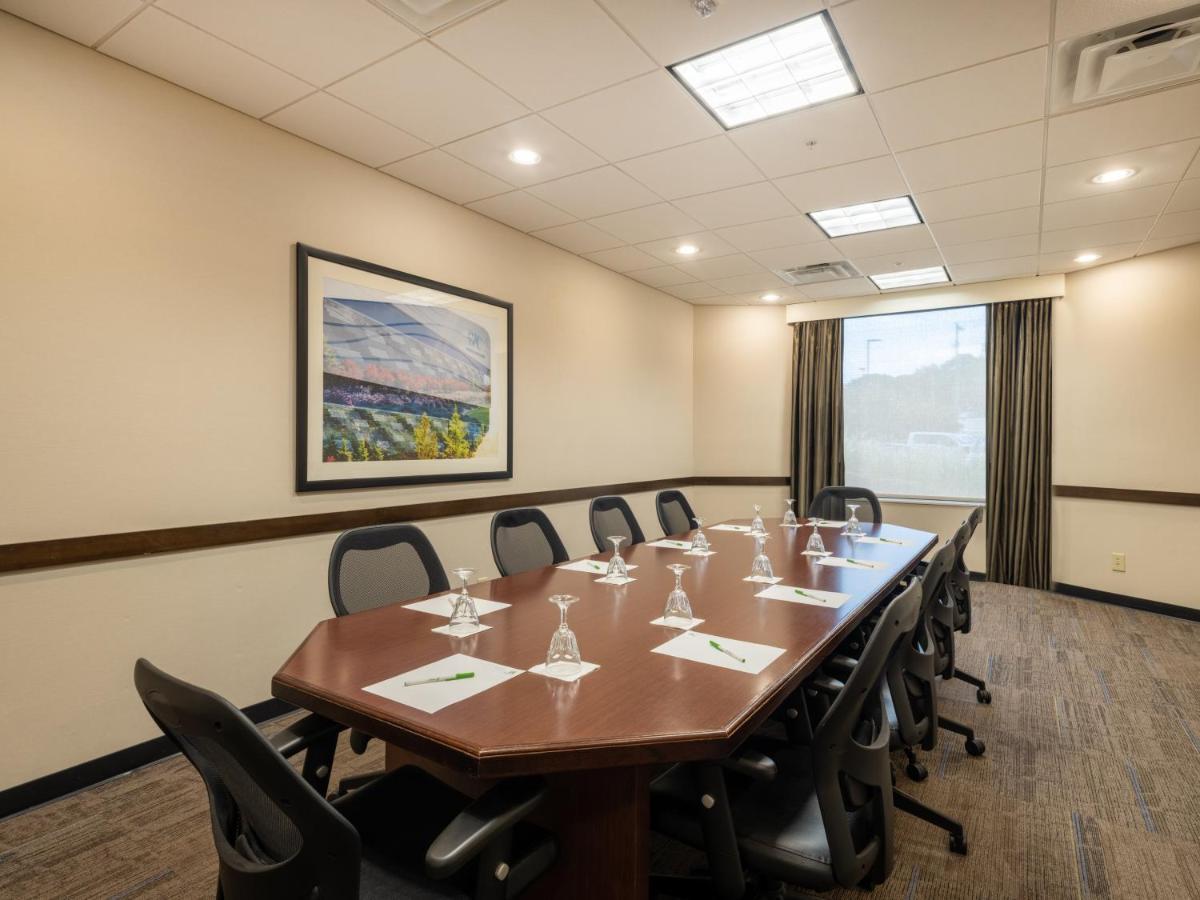 Holiday Inn Greensboro Coliseum By Ihg Esterno foto