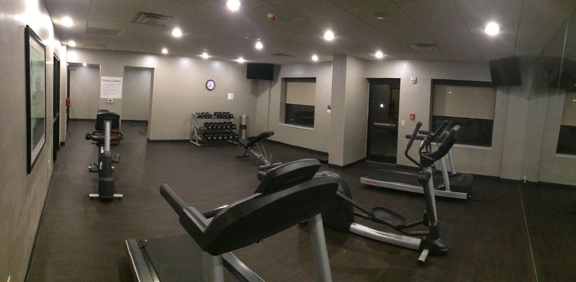 Holiday Inn Greensboro Coliseum By Ihg Esterno foto